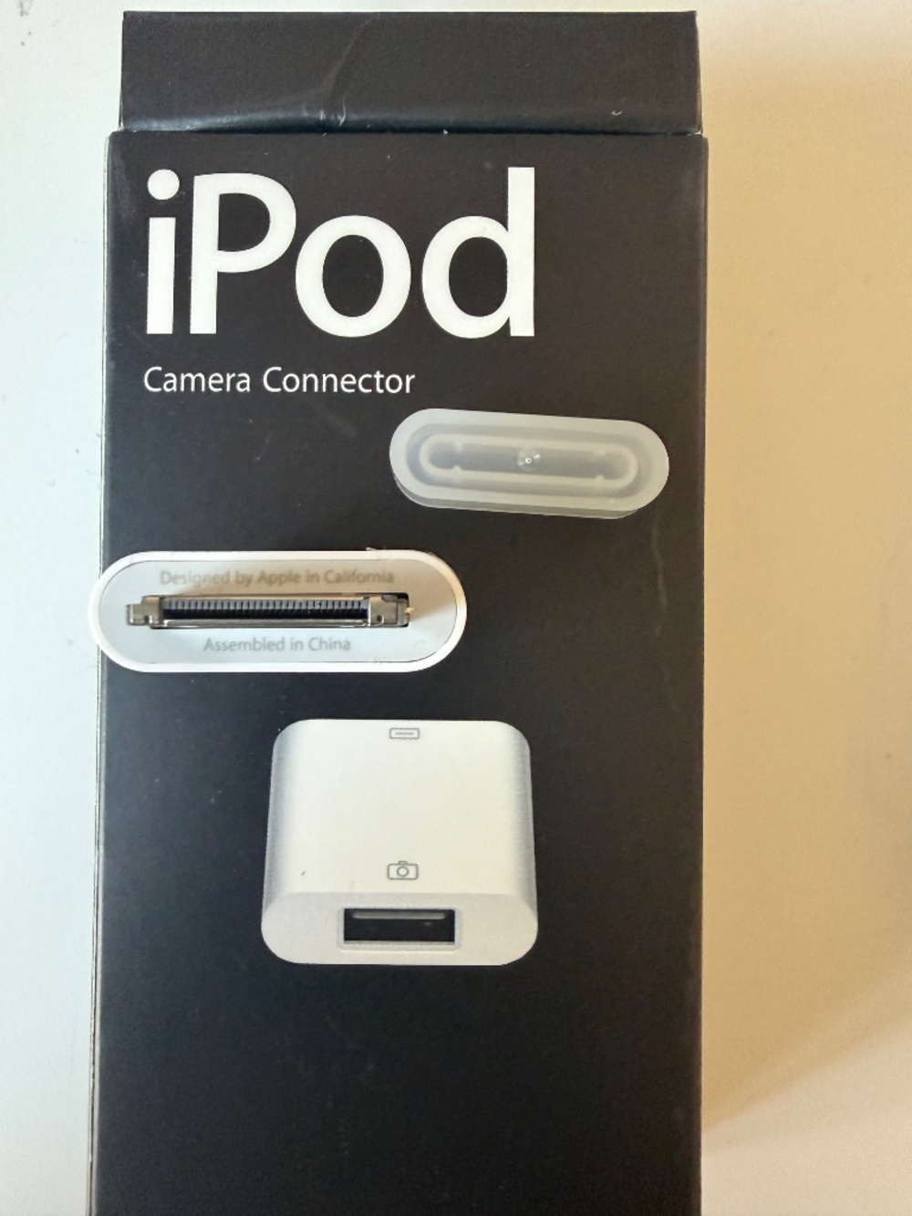 Apple iPod Classic 5.5 Gen 80GB Black (Model A1136) w/charger & camera connector - Picture 12 of 15